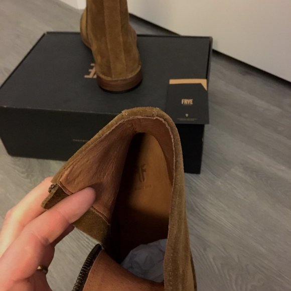 FRYE CHELSEA BOOTS - NEW - SIZE 11 - RARE - Picture 6 of 7